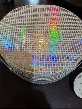 Holographic Round Cosmetic Case - Silver Grid